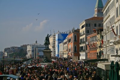 Crowd in Riva Schiavoni.JPG