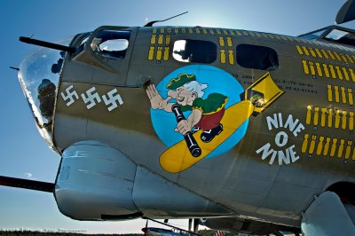 B-17 Flying Fortress Nine-O-Nine