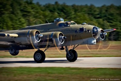 B-17 Flying Fortress Nine-O-Nine