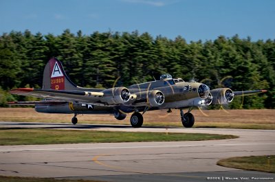 B-17 Flying Fortress Nine-O-Nine