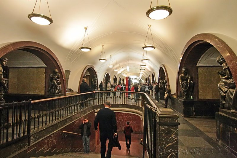 Le mtro de Moscou, la station Ploshchad Revolyutsii