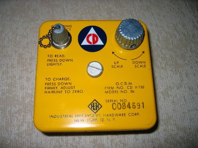 CD V-750 Dosimeter Charger