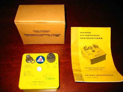 CD V-750 Dosimeter Charger
