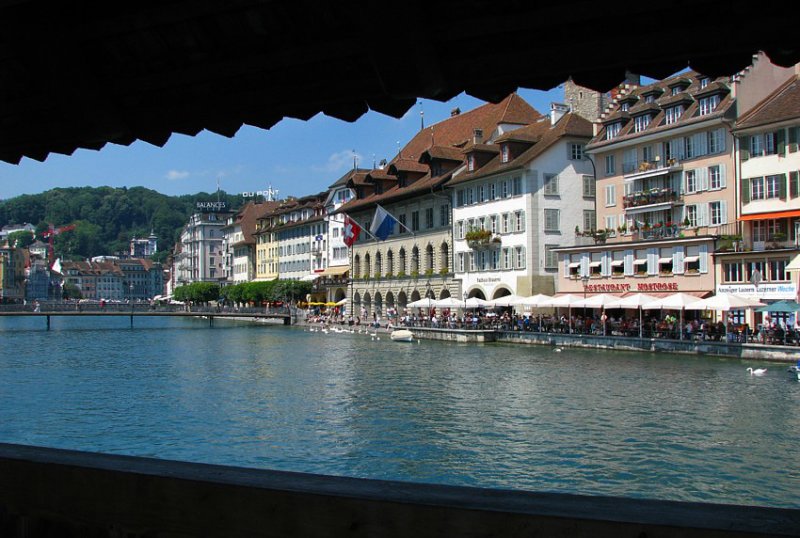 sous le pont couvert