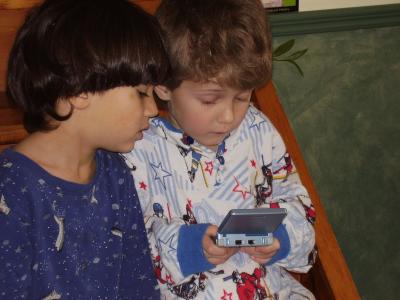 2 Brothers, 1 Gameboy