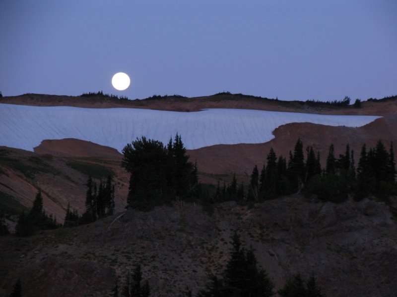 Moonset in the Goat Rocks near Pk6768
