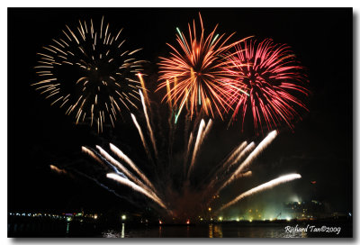 Vivocity Fireworks 050.jpg