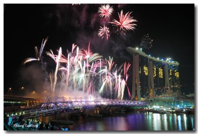 Double Helix Bridge Fireworks 32.jpg