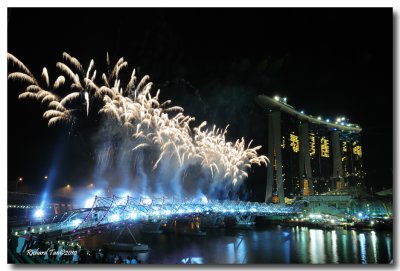 Double Helix Bridge Fireworks 44.jpg
