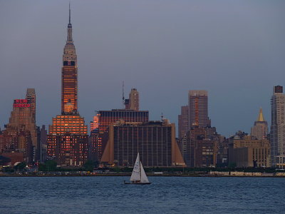 e 2NYC 2   SkyLine closer  1 P1010448.jpg