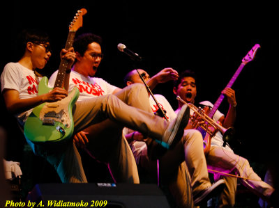Maliq & d'Essentials at Java Soulnation 2009