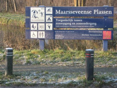 011 - Maarseveense plassen ter linkerzijde: je mag er van alles maar schaatsen?