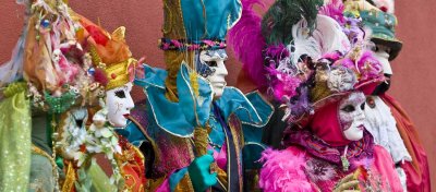 Melham: Elle vient de Nice et arrive a Carnevale. Une poupée et fine