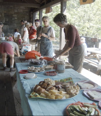 Setting up for joint NYMS- COMA picnic5333.jpg