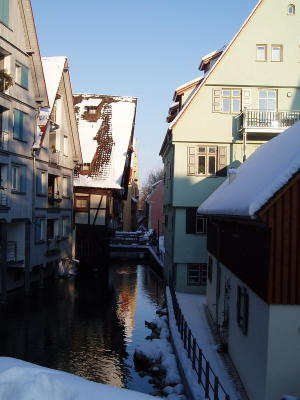 schiefesHaus.jpg