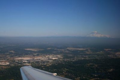 Landing in Seattle (Mt Rainier)