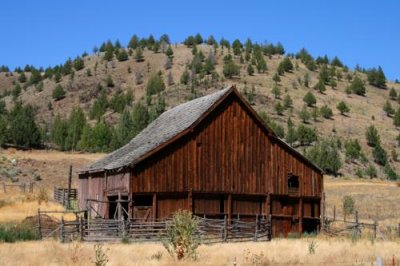 A barn in John Day river valley