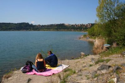 A couple beside Lago Albano