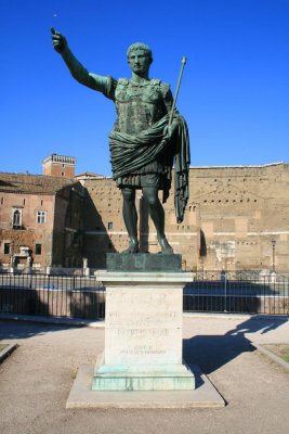 1382 caesar augustus statue.jpg