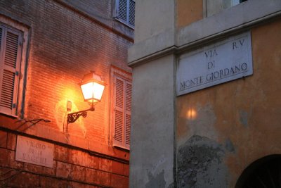 1720 streetlight rome.jpg