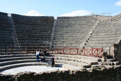 2351 theatre pompeii.jpg