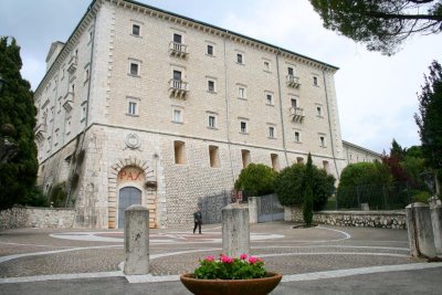 2649 montecassino abbey closeup.jpg