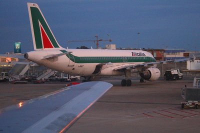 2664 alitalia twilight.jpg