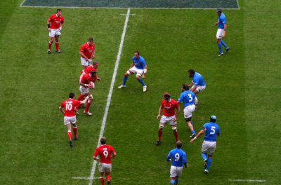 Wales attack Italian defence, Cardiff