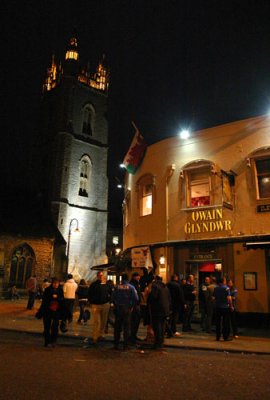Owain Glyndwr pub at night, Cardiff