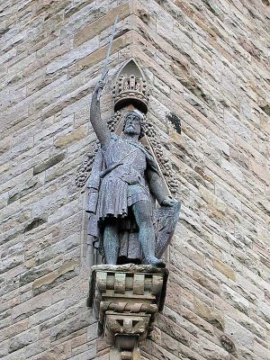 Statue on side of William Wallace Monument