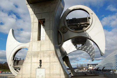 The Falkirk Wheel in mid-rotation