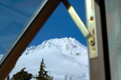 4.23.06 :: Mt. Hood from Ramshead Bar