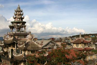 g3/84/539484/3/56980159.DaLatLinhPhuocPagoda_08.jpg
