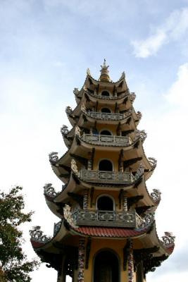 g3/84/539484/3/56980160.DaLatLinhPhuocPagoda_09.jpg