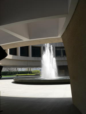 Hirshhorn Art Museum - Fountain