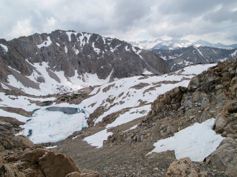 P7052276 Looking south from Glen pass - trail switchbacks below.jpg