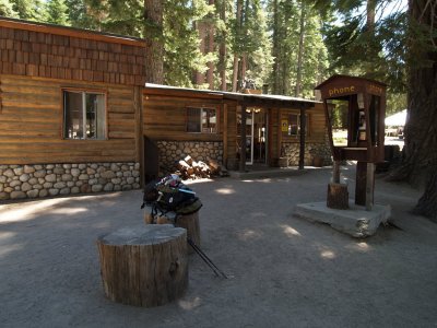 P7163207 The last phone before entering Ansel Adams Wilderness.JPG