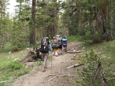 P7183341 Hikers approaching Thousand Island Lake.JPG