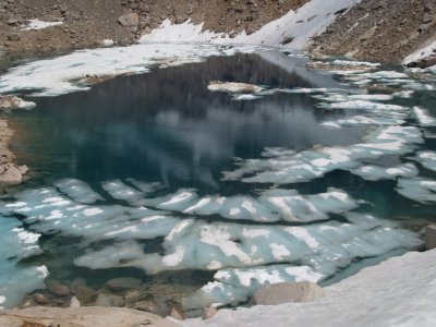 P7052268 Unnamed lake below Glen pass.JPG