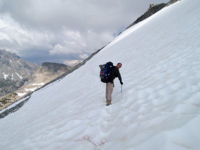 P7052291 Traversing snow field north of Glen pass.jpg