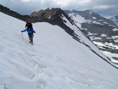 P7052292 Traversing snow field north of Glen pass.jpg