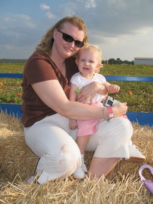Madilyn and Mommy on Hay Ride Tate Farms 100907