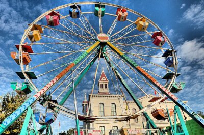 Ferris Wheel Courthouse Square