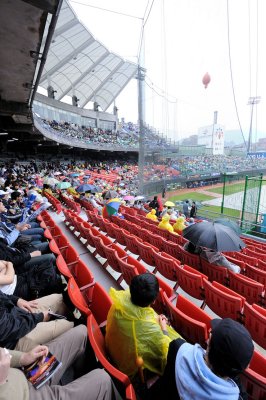 LOS ANGELES DODGERS VISIT TAIPEI BUT GAME 2 CANCELED BECAUSE OF RAINING