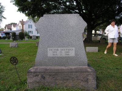g3/85/4485/3/55017709.VictorHoffman.jpg