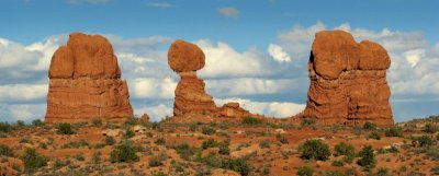 Arches - Red Rocks 2 - Balanced Rock.JPG