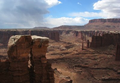 Canyonlands Island In the Sky - Into The Canyon - Totems.JPG