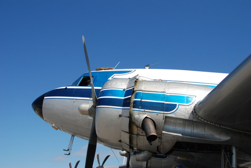 Douglas DC-3 ( N400MF )