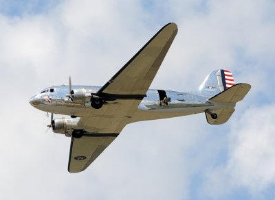 Douglas C-47 / DC-3 ( N47HL )