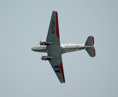 Douglas DC-3 ( NC17334 )
